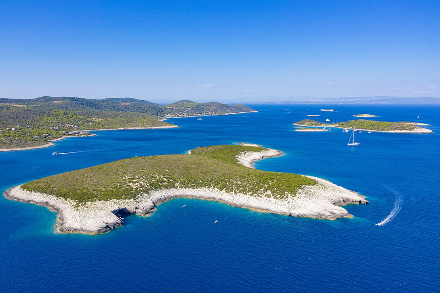 Zelena špilja, otočić Ravnik
